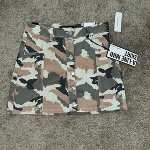 Almost Famous Camo Skirt (NWT) size 7